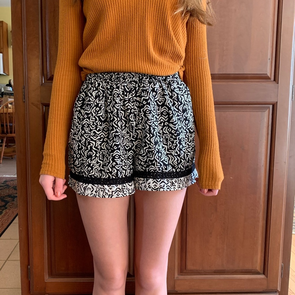 Black and white flowy shorts